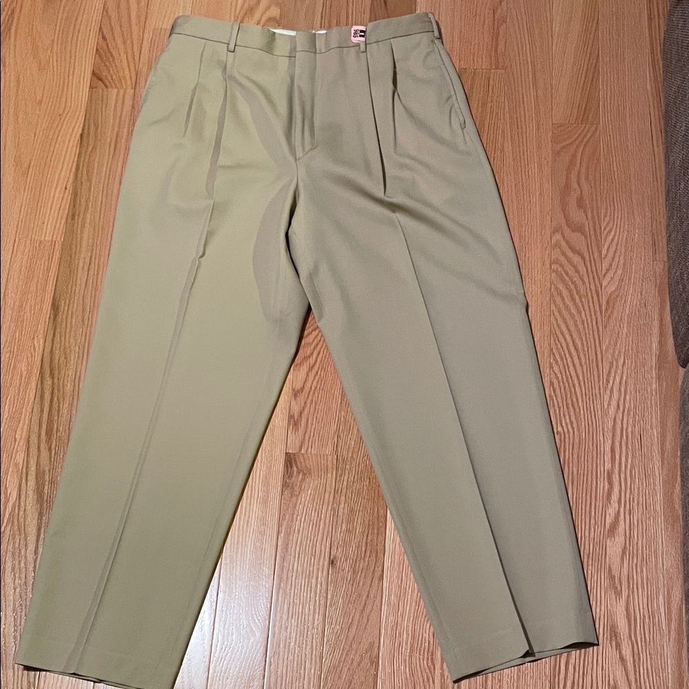 Lands' End Men's Khaki Dress Pants 100% wool 
Freshly dry cleaned